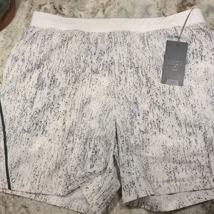 VRST Scratch Pure White 7 in Short with Compression Liner Men's Large